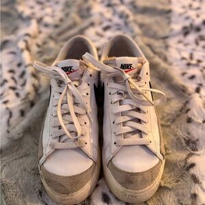 Nike Women's White and Gray Sneakers